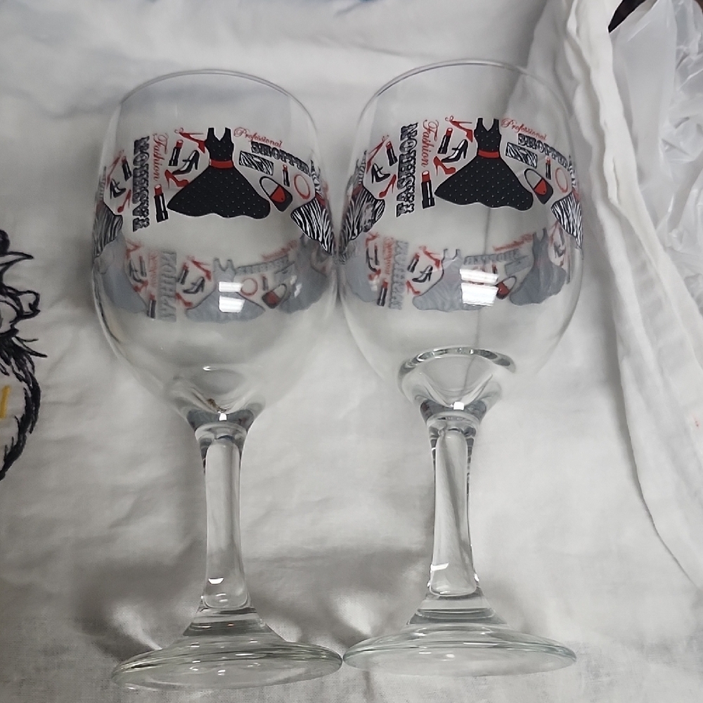 Elegant Clear Wine Glass Set